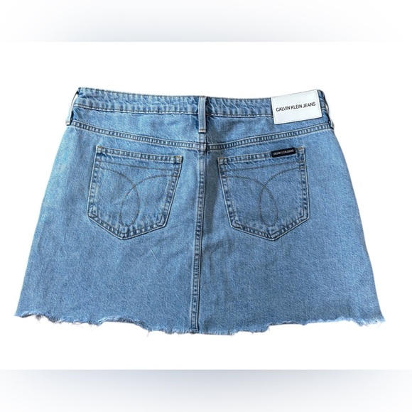Calvin Klein Jeans, Low-Rise Denim Mini Skirt With Frayed Hem, Size 30, Blue - Picture 5 of 8